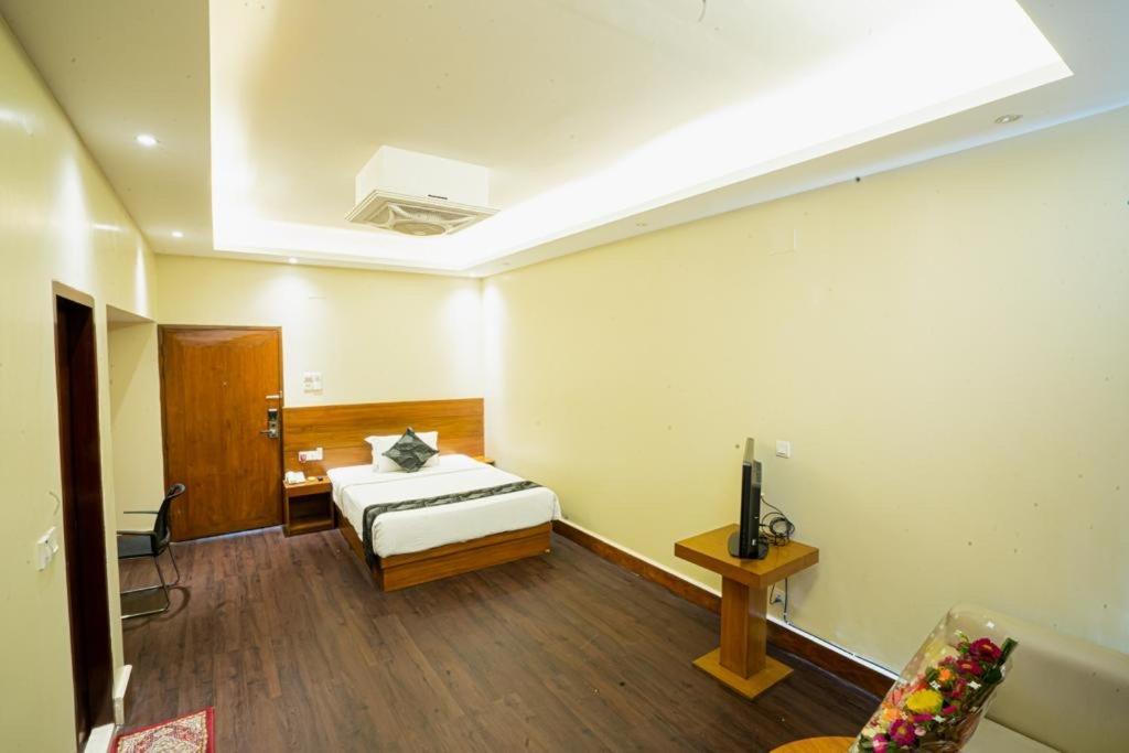 Richmond Hotel & Suites Дакка Экстерьер фото