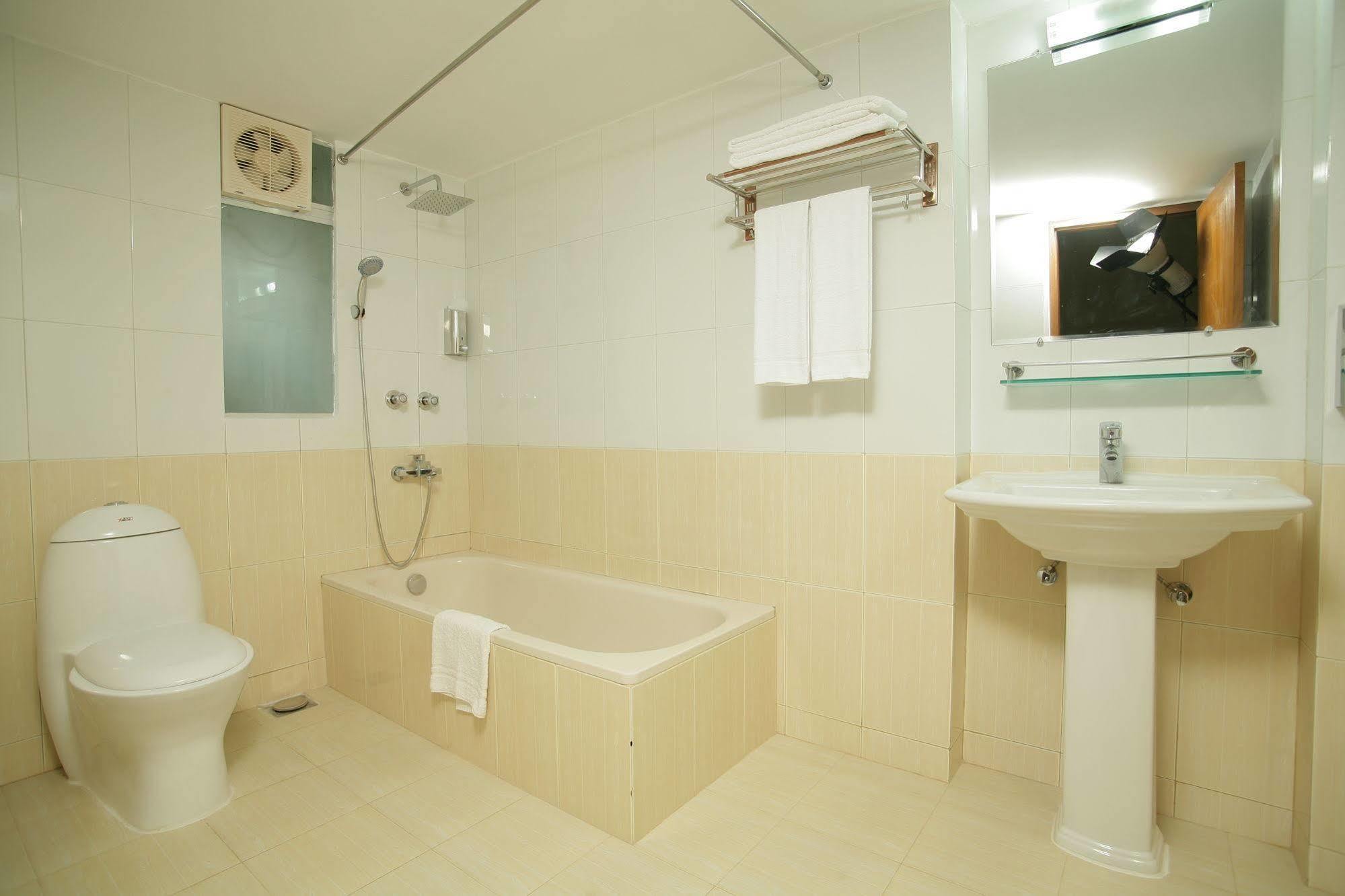 Richmond Hotel & Suites Дакка Экстерьер фото